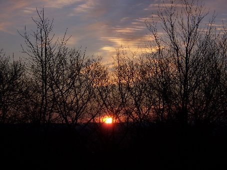 Sonnenaufgang über dem Erzgebirge, von unserer Wohnung aus gesehen.